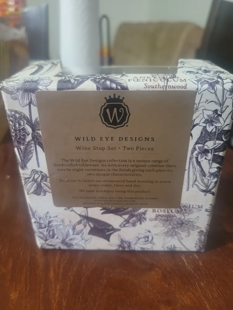 Wild Eye Designs Wine Stop Set - New in Box image indicator(2)