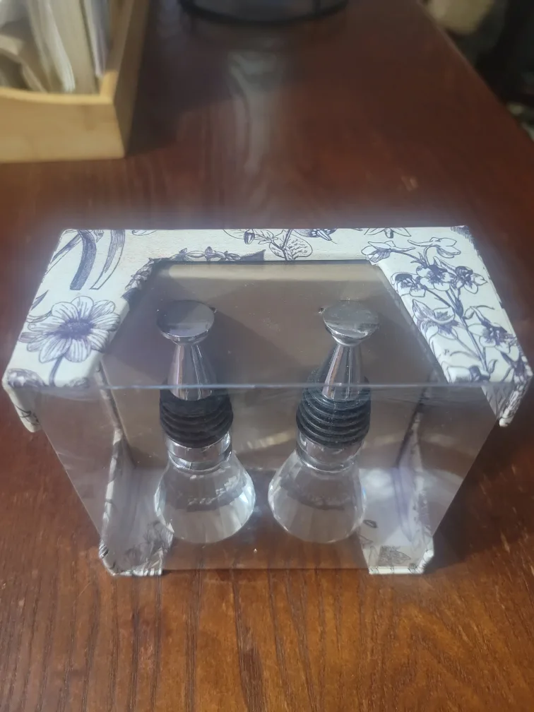 Wild Eye Designs Wine Stop Set - New in Box image indicator(4)