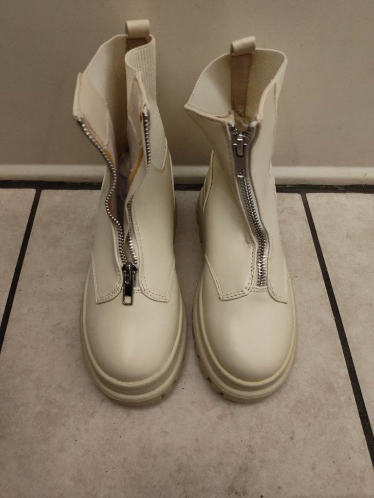 Girls boots size 1Y - photo 3