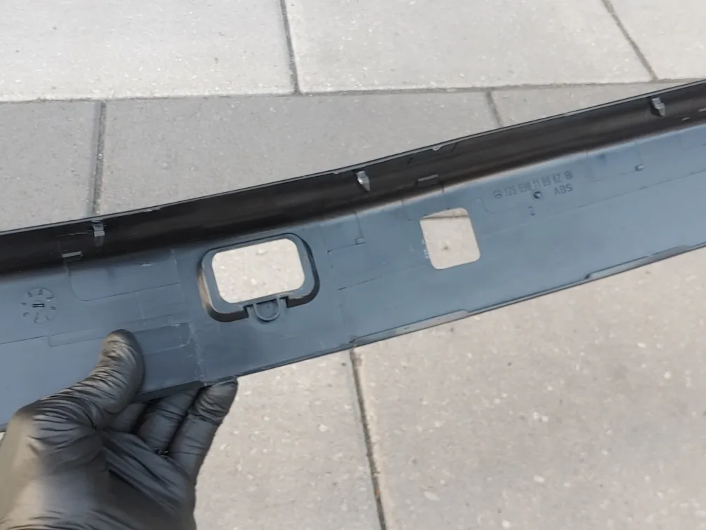 Mercedes Benz W126 C126 Plastic Trunk Sill Cover 126 698 1189 image indicator(3)