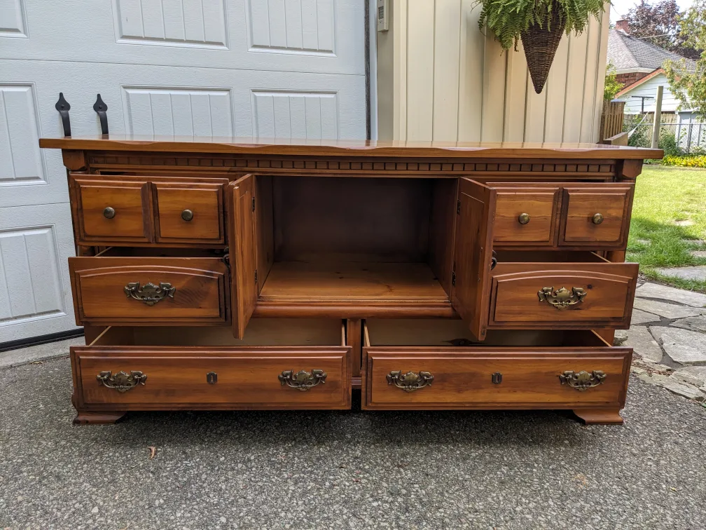 6 Drawer Dresser/Cabinet Combo in Solid Pine image indicator(3)