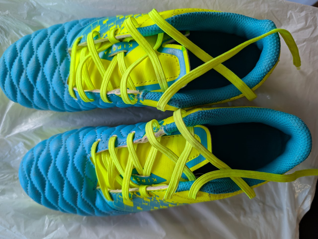 Kipsta Soccer Shoes - Size 4 US
