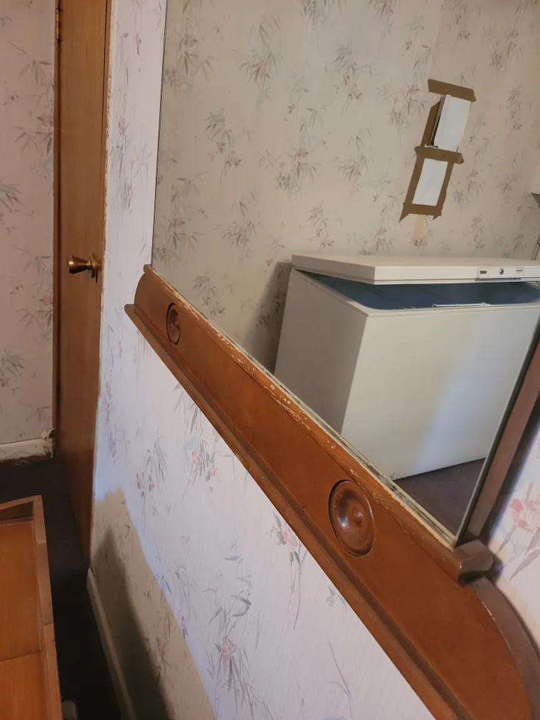 Wooden table and mirror image indicator(3)