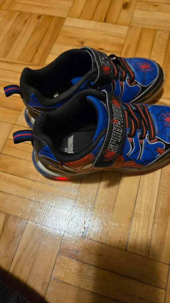 Spider-Man Light-Up Sneakers image indicator(2)