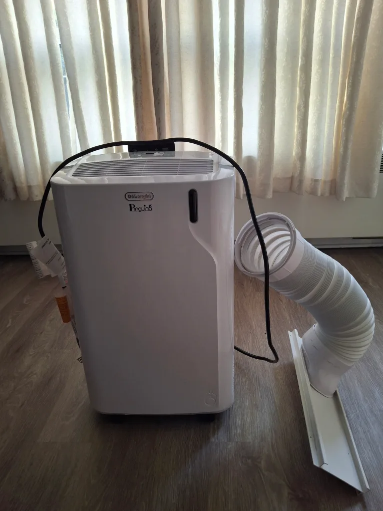 DeLonghi Pinguino Portable Air Conditioner 6000 BTU thumbnail