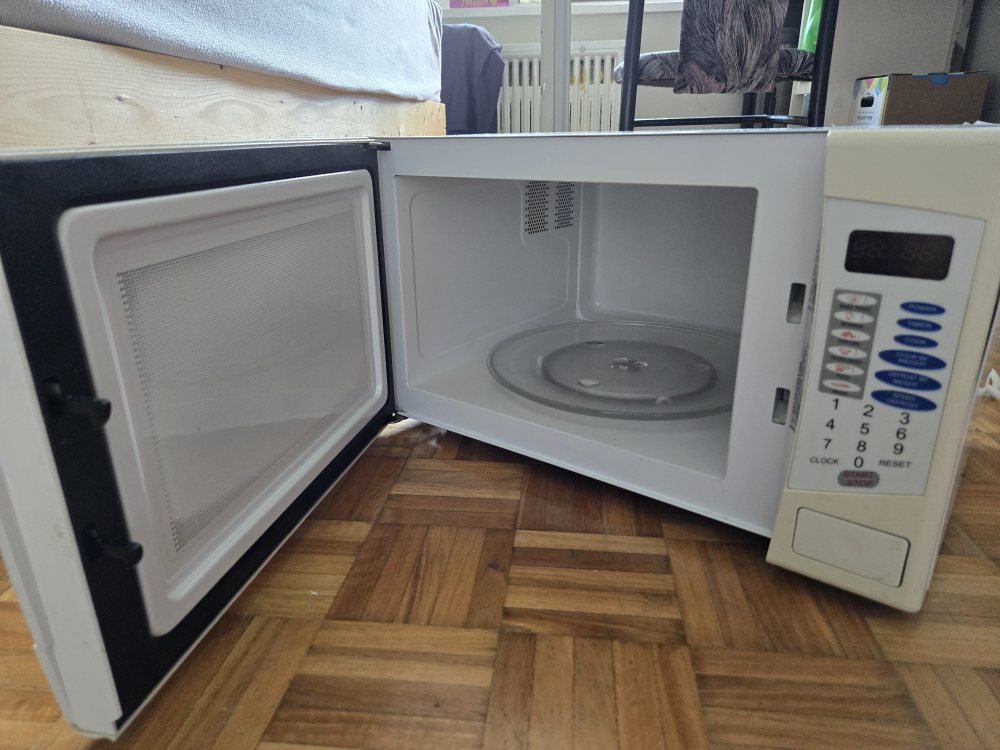 Diplomate - White Microwave Oven - photo 2