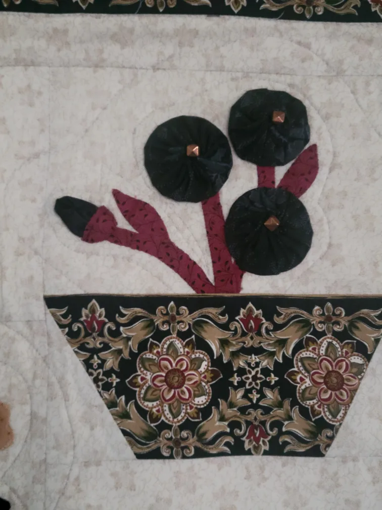 Handmade Floral Appliqué Wall Hanging Quilt. Quilt textile art image indicator(5)