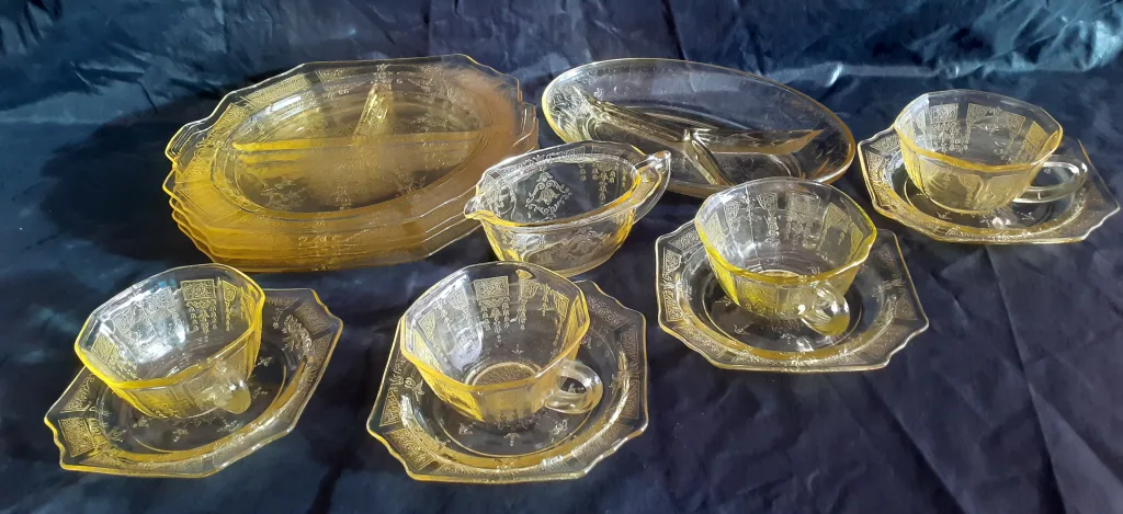 Vintage Anchor Hocking Dinnerware Set thumbnail