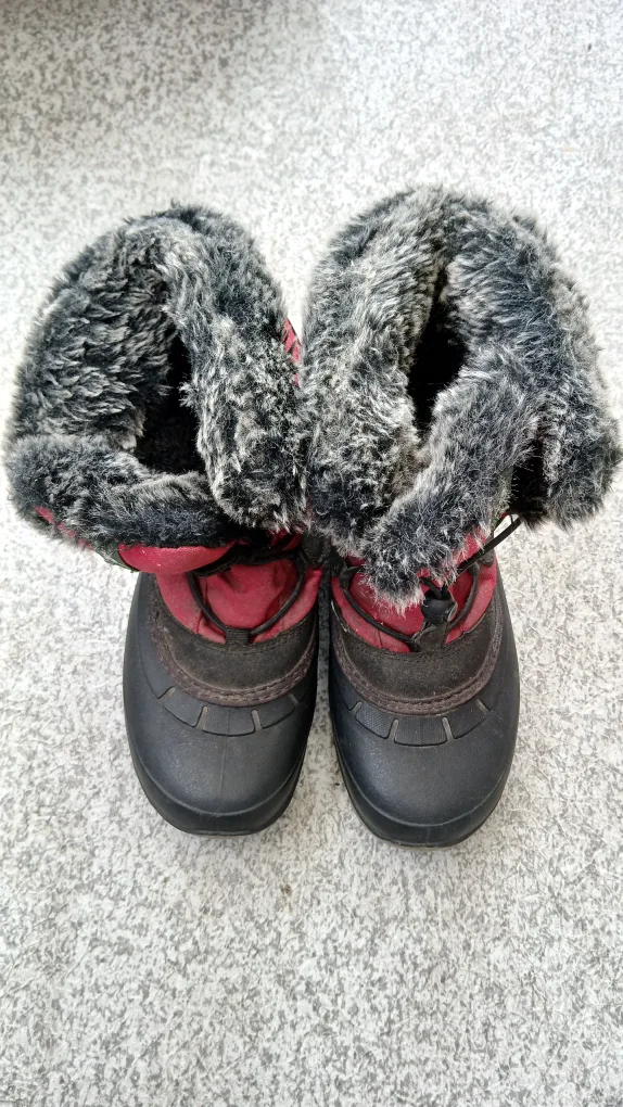 Snow Boots Size 8 thumbnail