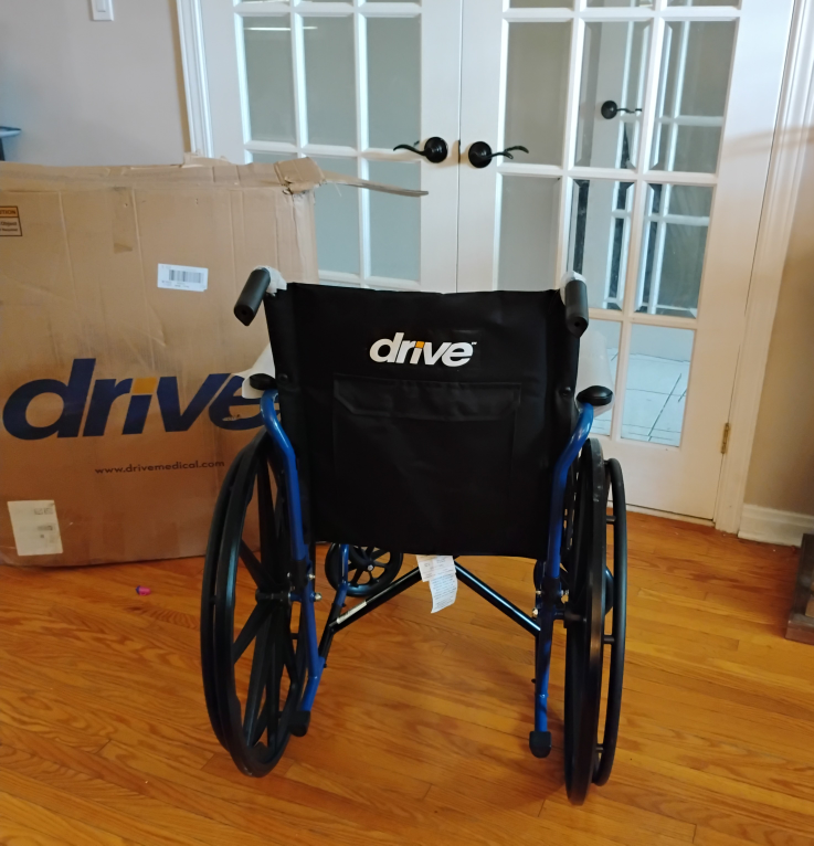 BRAND NEW IN BOX - Drive Medical Blue Streak 18'' Wheel chair - photo 3