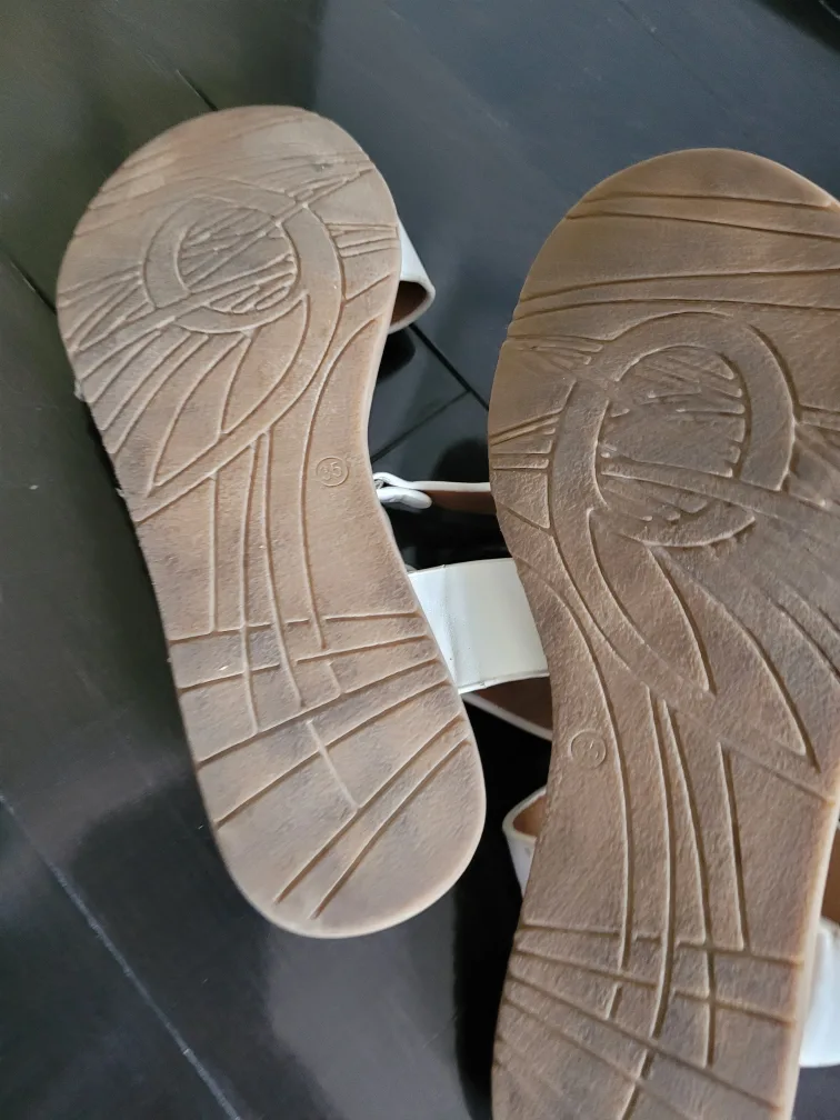 Taxi Girl White Sandals - Size 4 image indicator(3)