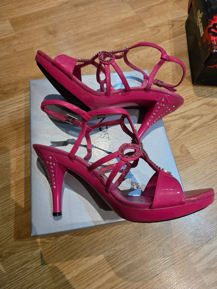 Lasonia Fuchsia Heels, Size 8 image indicator(4)