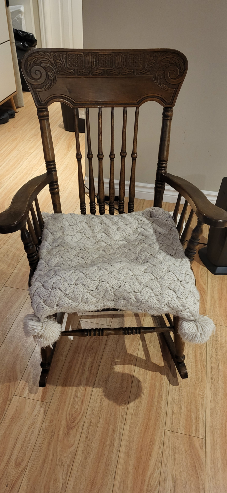 Antique-Style Wooden Rocking Chair - photo 3