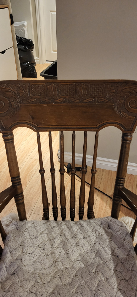 Antique-Style Wooden Rocking Chair - photo 4