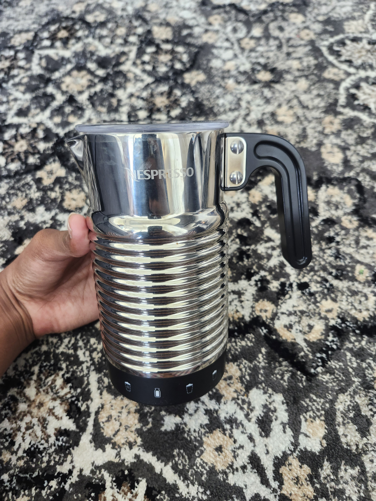 Nespresso Vertuo Next Coffee maker & Aeroccino 4R