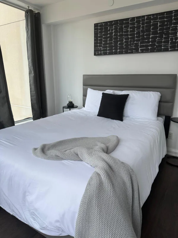 Queen size bed with mattress thumbnail