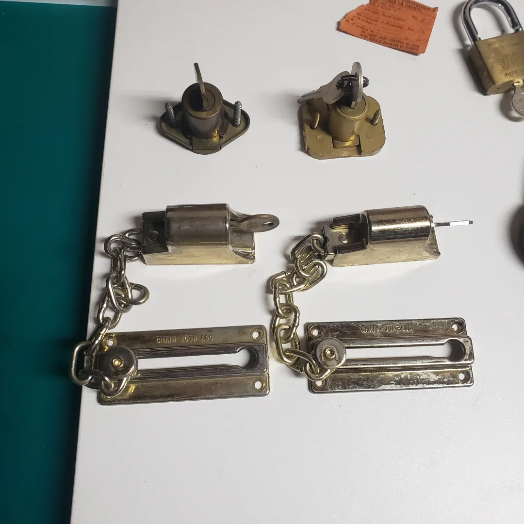 Mixed Lot of Used Locks & Hardware image indicator(3)