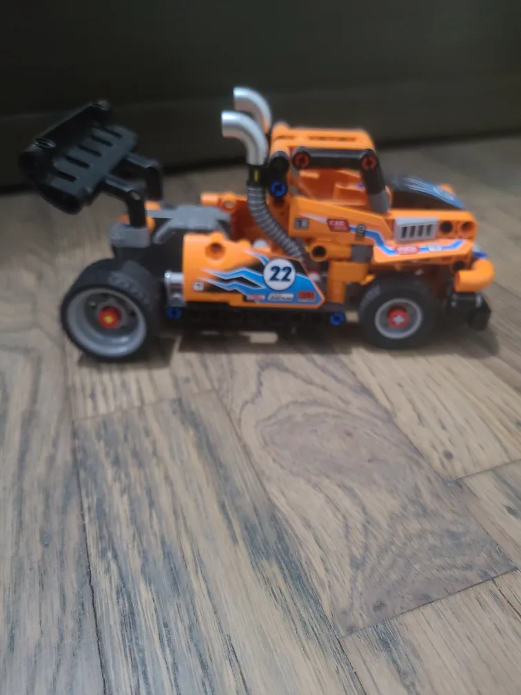 Lego Technic 42104 Race Truck image indicator(7)