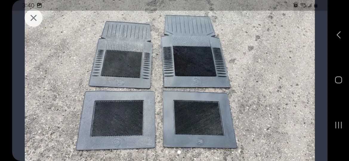 Set of 4 Black Car Floor Mats image indicator(4)