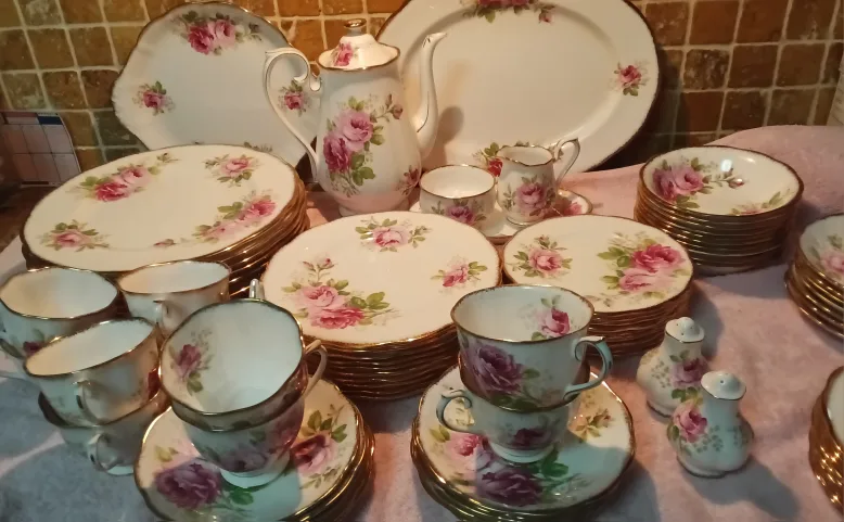 Royal Albert "American Beauty "  Sets for 10 Plus Serving Pieces image indicator(2)