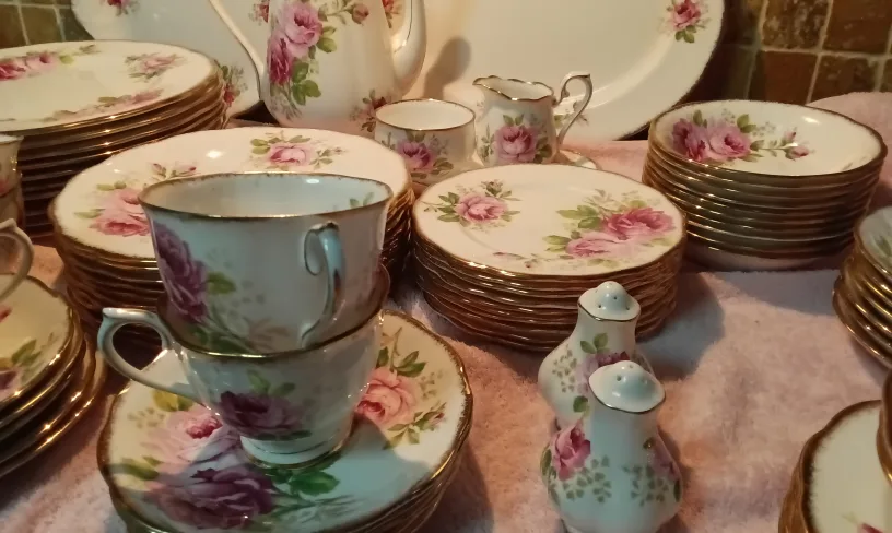 Royal Albert "American Beauty "  Sets for 10 Plus Serving Pieces image indicator(5)