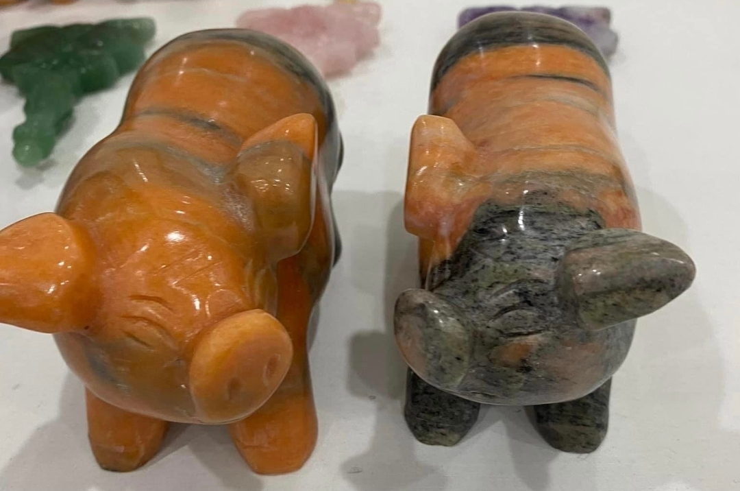 Crystal Sunstone Pigs  - 2 lbs 8.5 oz