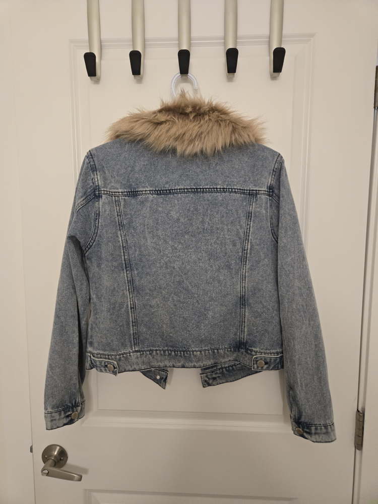 Vintage Denim Jacket with Faux Fur Collar - photo 2