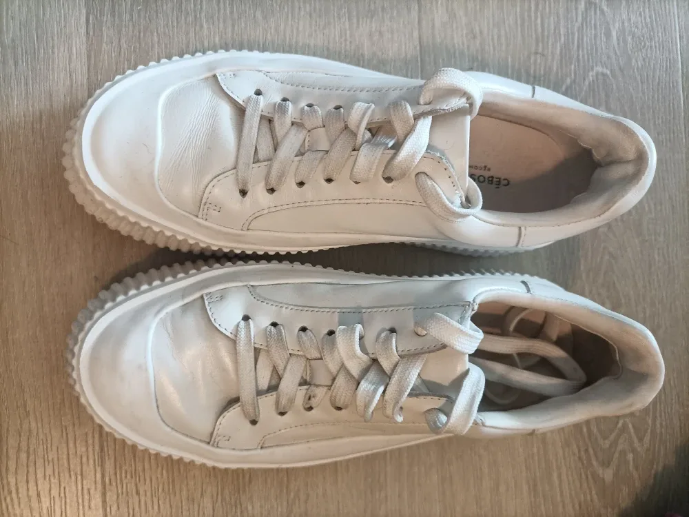 Cebos White Leather Sneakers thumbnail