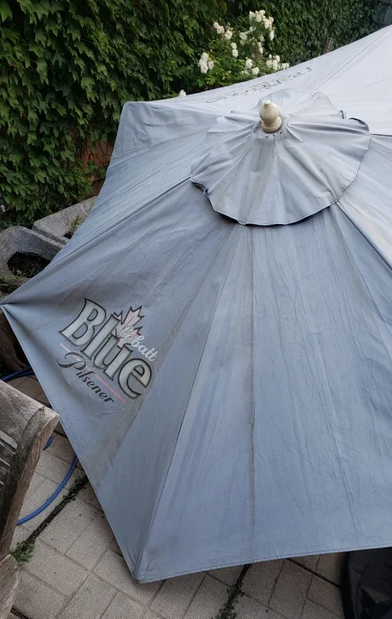 8ft Labatt Blue Pilsener Patio Umbrella image indicator(5)