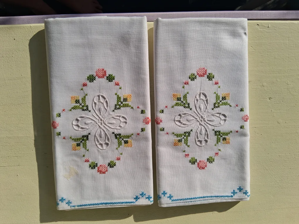 Embroidered White Cotton Pillowcases - set of two thumbnail