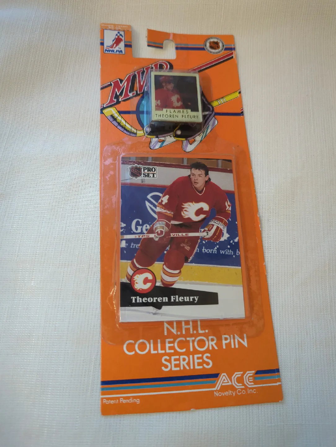 Theoren Fleury card and pin set 1991 thumbnail