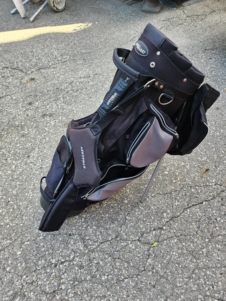 Dynacast Golf Bag - Black image indicator(2)