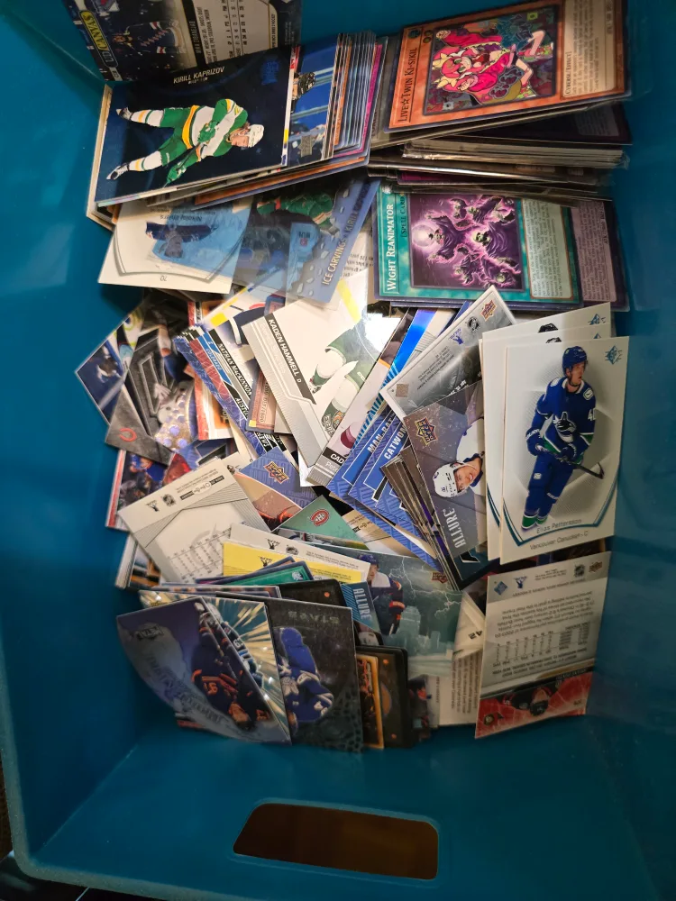 Mixed Trading Cards - Hockey, Magic, Yu-Gi-Oh! image indicator(2)