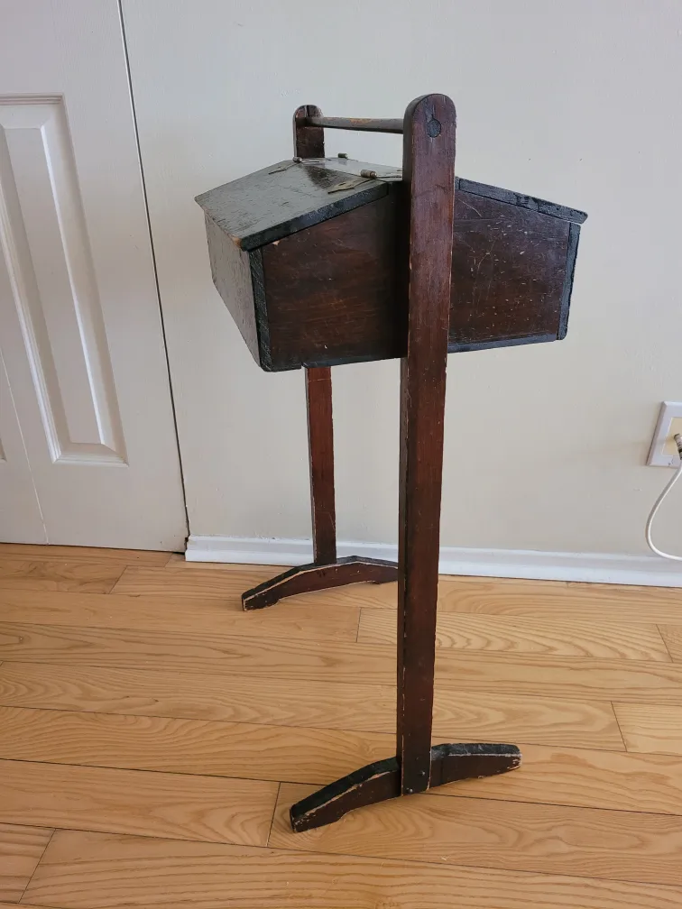 Vintage sewing stand image indicator(2)