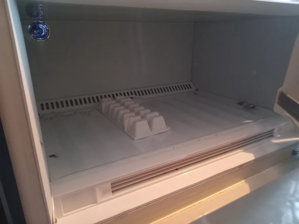 GE Refrigerator - Great Condition image indicator(2)