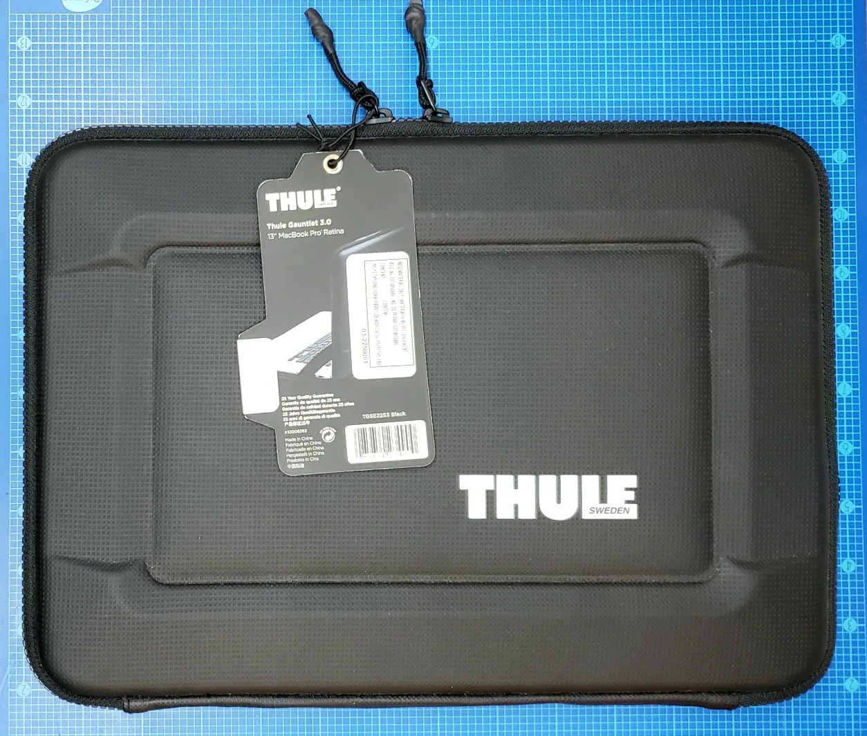Thule Gauntlet 3.0 13" MacBook Sleeve - Black thumbnail