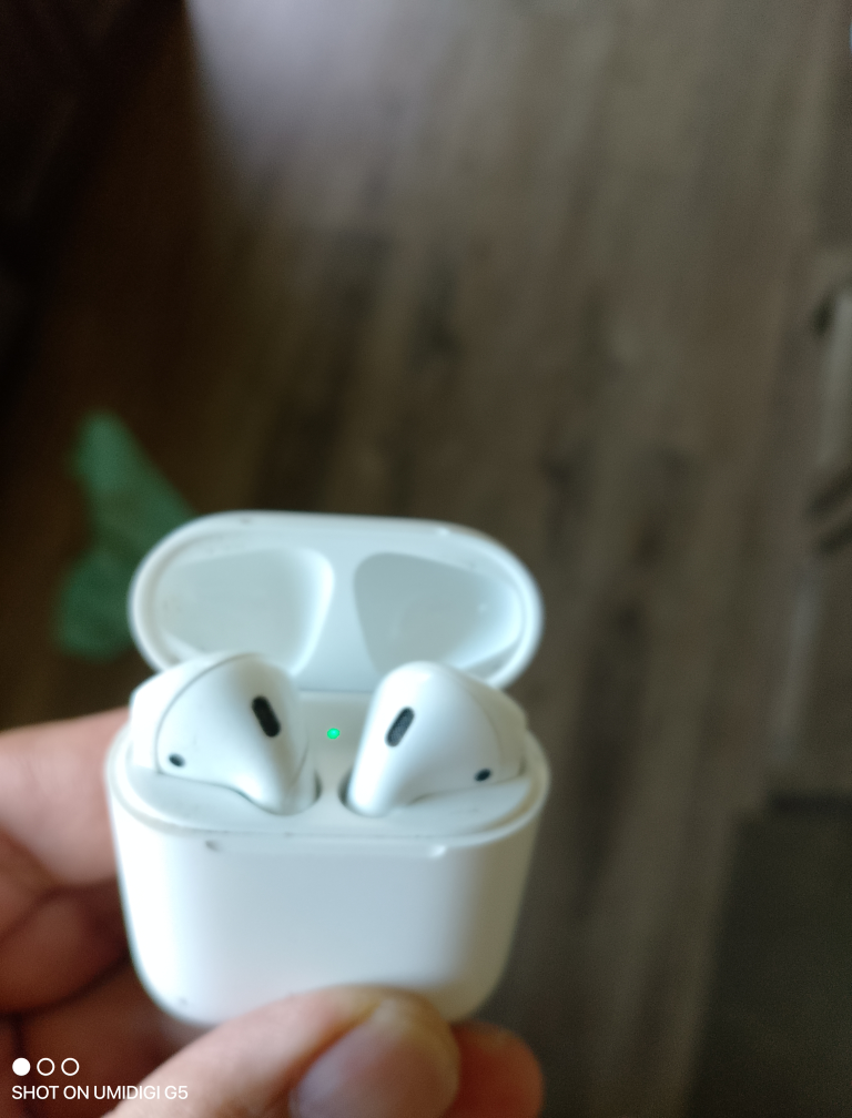 Apple AirPods 2nd generation - Great Condition!