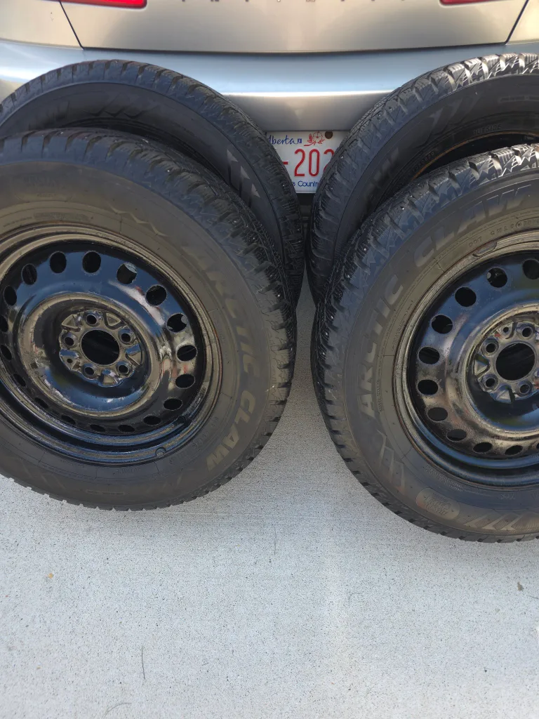 Arctic Claw Winter Tires on Rims - Set of 4 235/65r 17 image indicator(5)