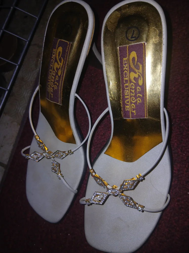 Kela Kendar Exclusive white heels  - Size 7 thumbnail