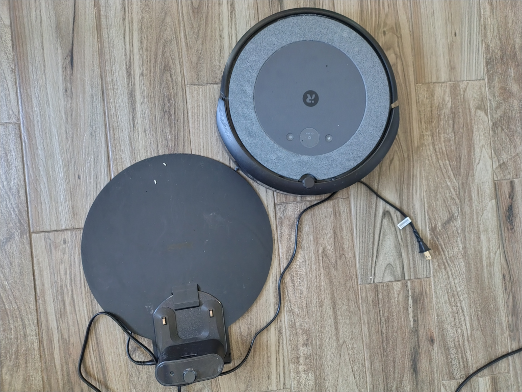 iRobot Roomba i1 Robot Vacuum - photo 2