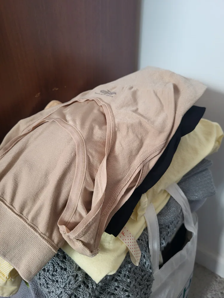 Knix Beige Tank Top & lots of cloths and cap thumbnail