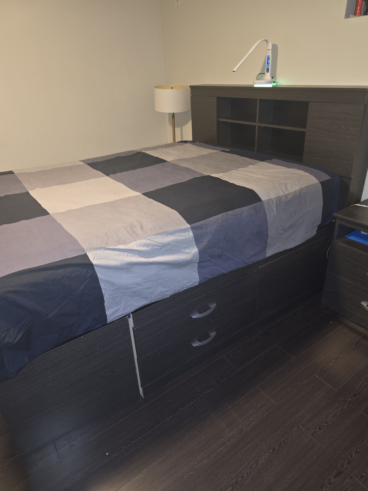 Queen 6pc bedroom space with ample storage - photo 3