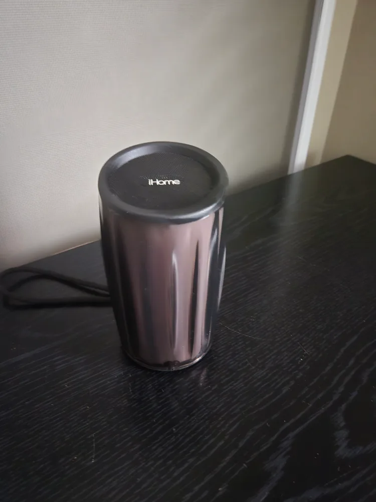 iHome iBT74 Bluetooth Speaker thumbnail