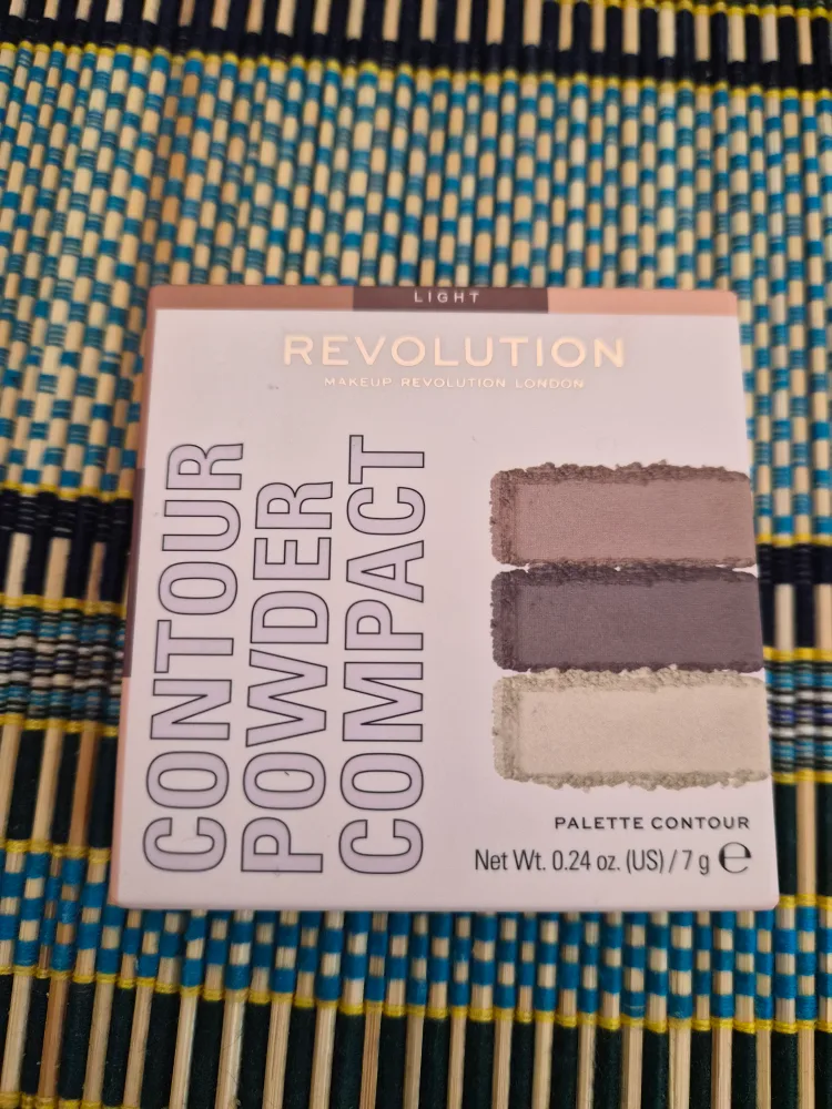 Manna Kadar & Revolution Makeup Palettes image indicator(3)