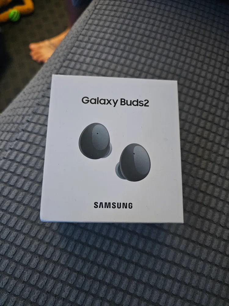 Samsung Galaxy Buds2 - Like New! thumbnail