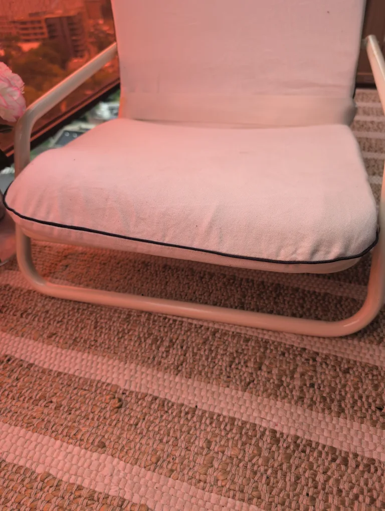 White Lounge Chair image indicator(2)