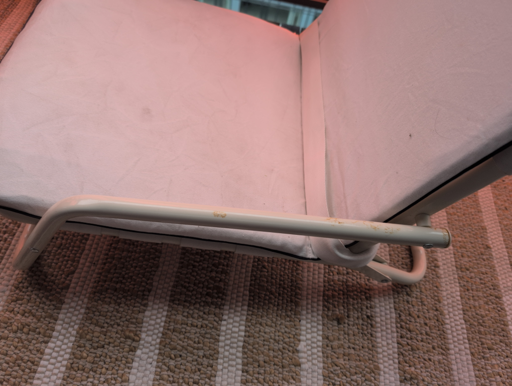 White Lounge Chair - photo 4