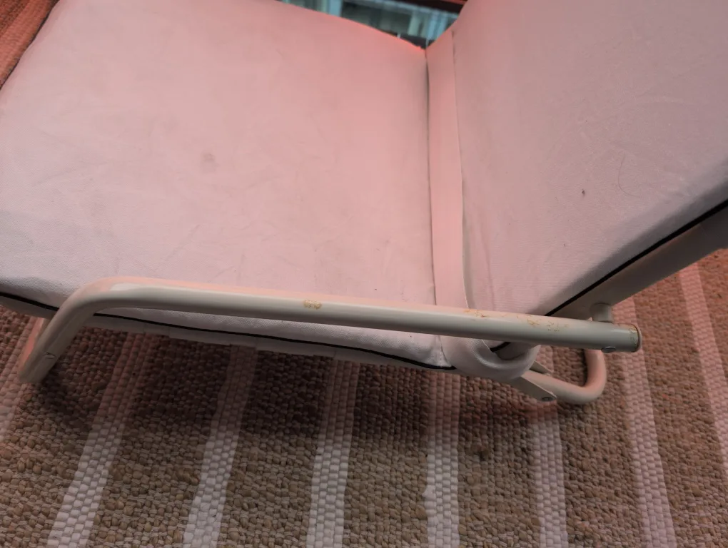 White Lounge Chair image indicator(4)