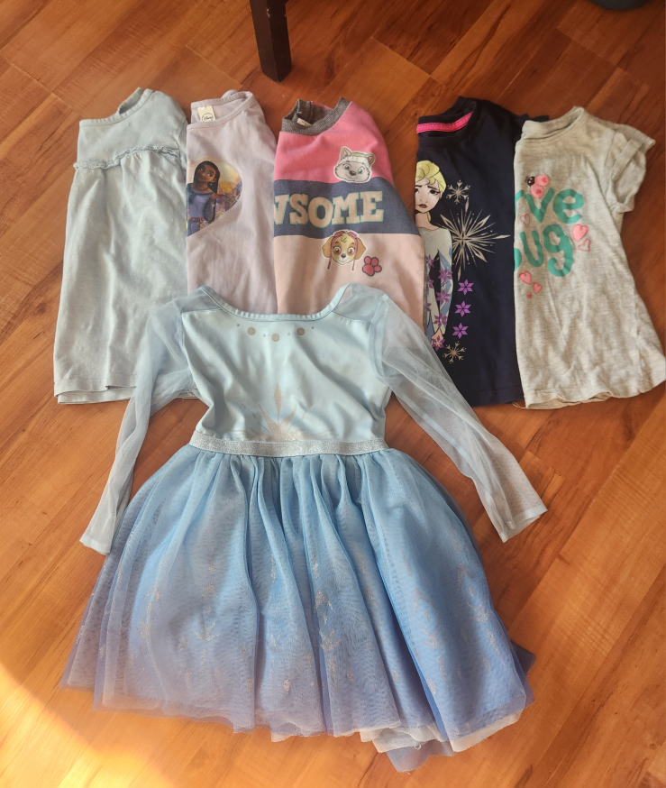 Girls  4-5 shirts and dress  🧡