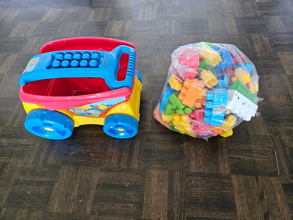 Mega Bloks First Builders Block Scooper image indicator(3)